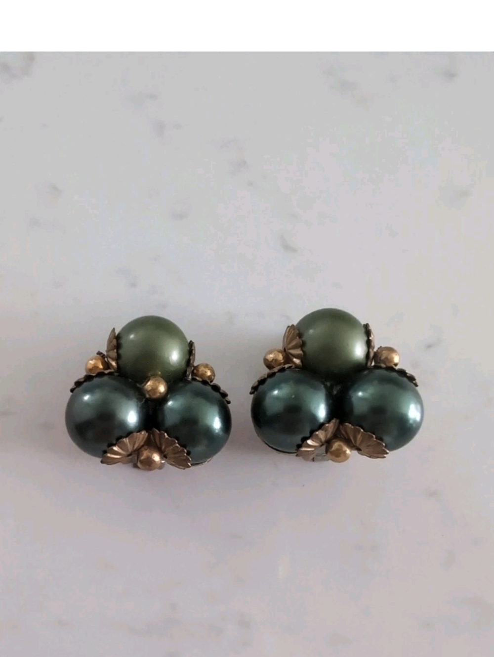 Vintage Green Glass Faux Pearl Cluster Clip On Earrings Gold Tone